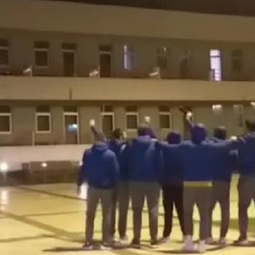 Srpski rukometaši za Božić zaraženim suigračima pjevali Baju Malog Knindžu