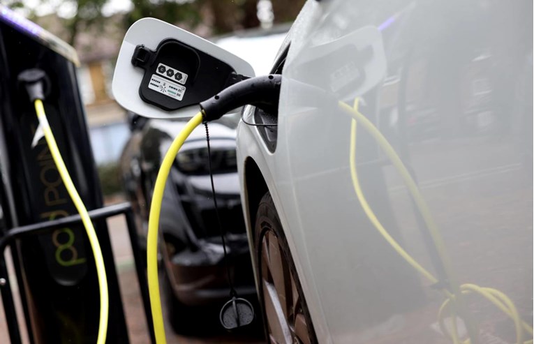 Električni automobili po prvi put u povijesti eurospkog tržišta prestigli benzince