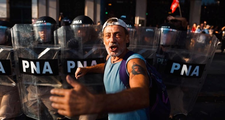VIDEO Žestoki ulični neredi u Argentini zbog reformi novog predsjednika