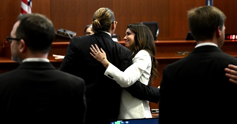 Šuška se da su se zaljubili: Lijepa odvjetnica Johnnyja Deppa je zvijezda suđenja
