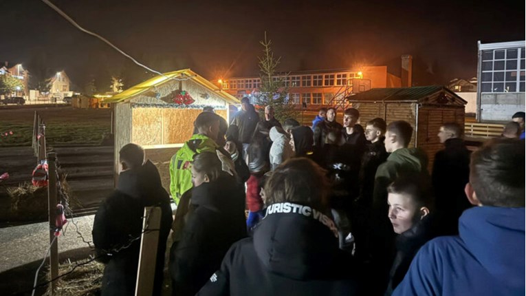 Policija istjerala djecu s klizališta u Uskoplju. Hrvati iz BiH se pobunili