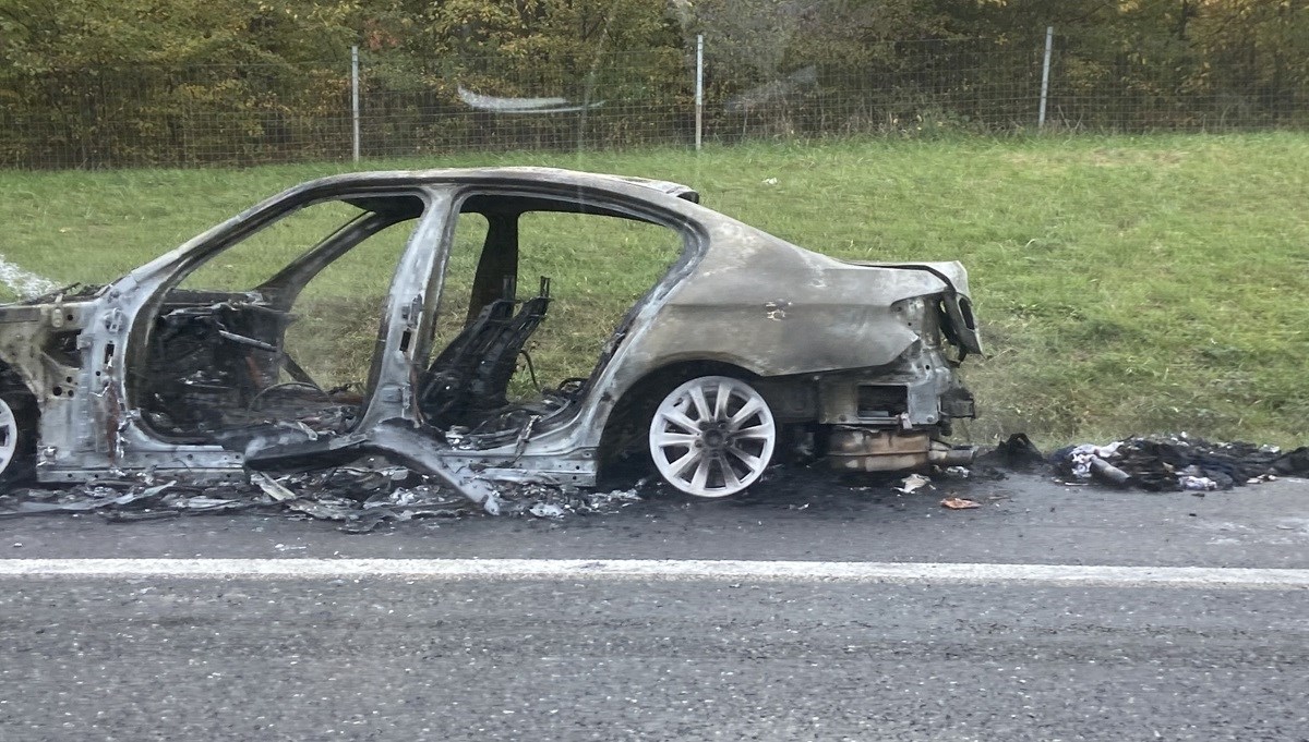 FOTO Auto potpuno izgorio na A1 blizu Zagreba