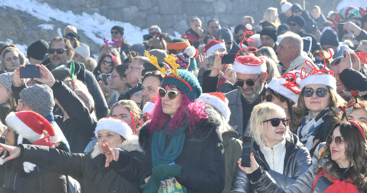 I ove je godine u Fužinama organiziran ispraćaj stare i doček nove godine u podne