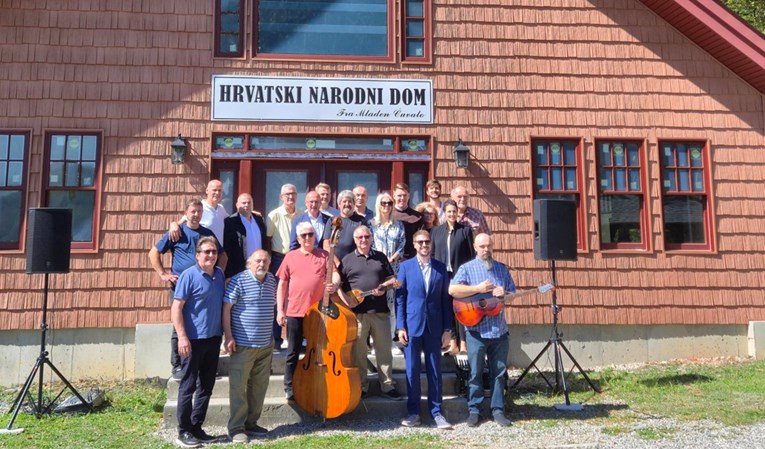 Grlić Radman: Što su Hrvati dalje od domovine, to su joj privrženiji