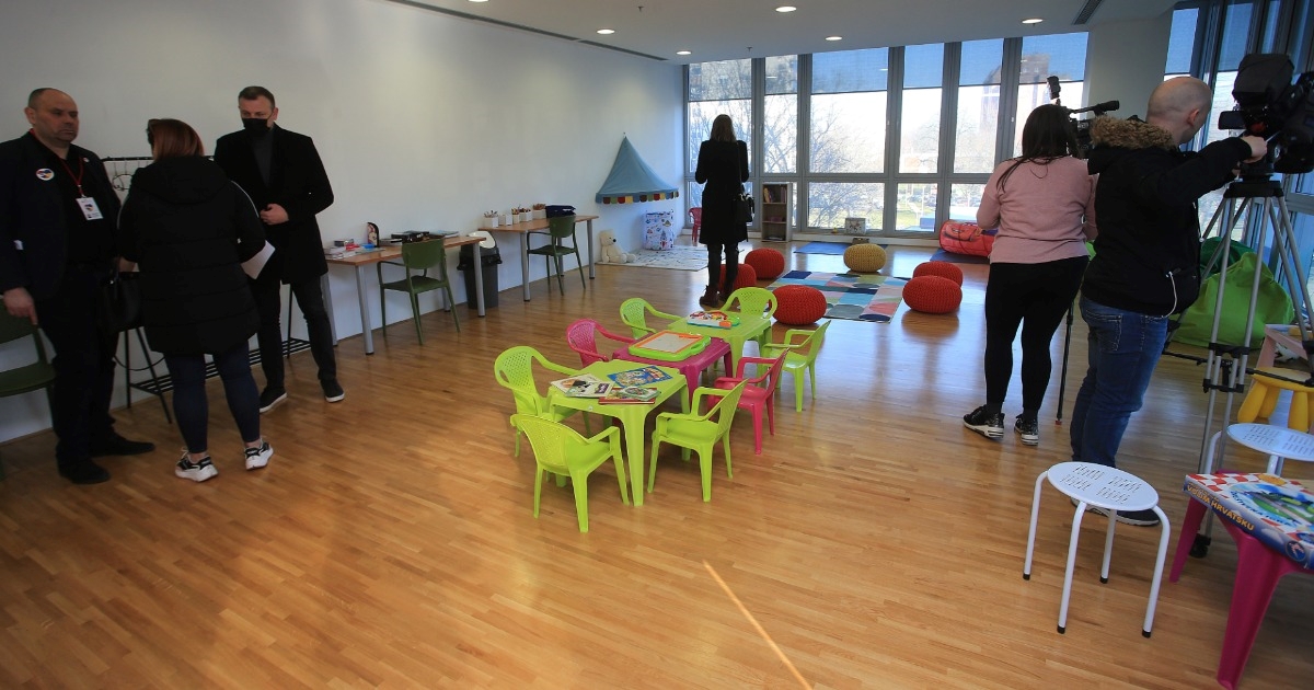 U Osijeku otvoren Info centar za izbjeglice iz Ukrajine, u županiji ih je oko 350