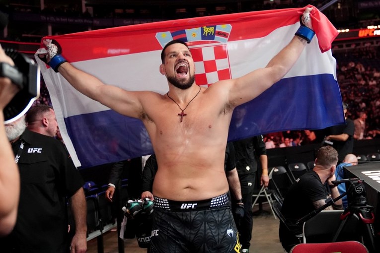Ušao je u kavez ogrnut hrvatskom zastavom i pobijedio nokautom. Sad lovi top 15 UFC-a