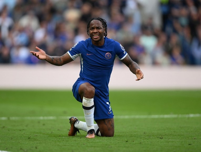 Sterling raskinuo ugovor s Chelseajem