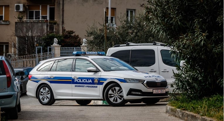 Mrežama se širi objava o napadu na djevojku u Splitu. Policija: Nije se dogodilo