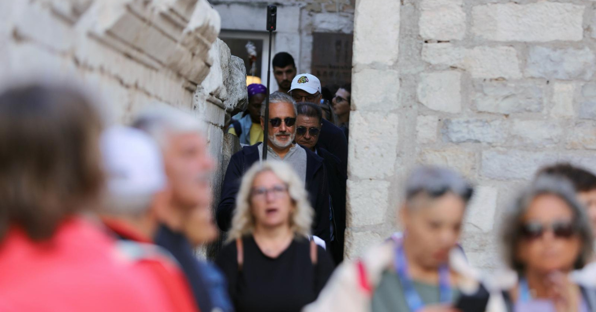 FOTO Najužom splitskom ulicom danas se jedva prolazilo