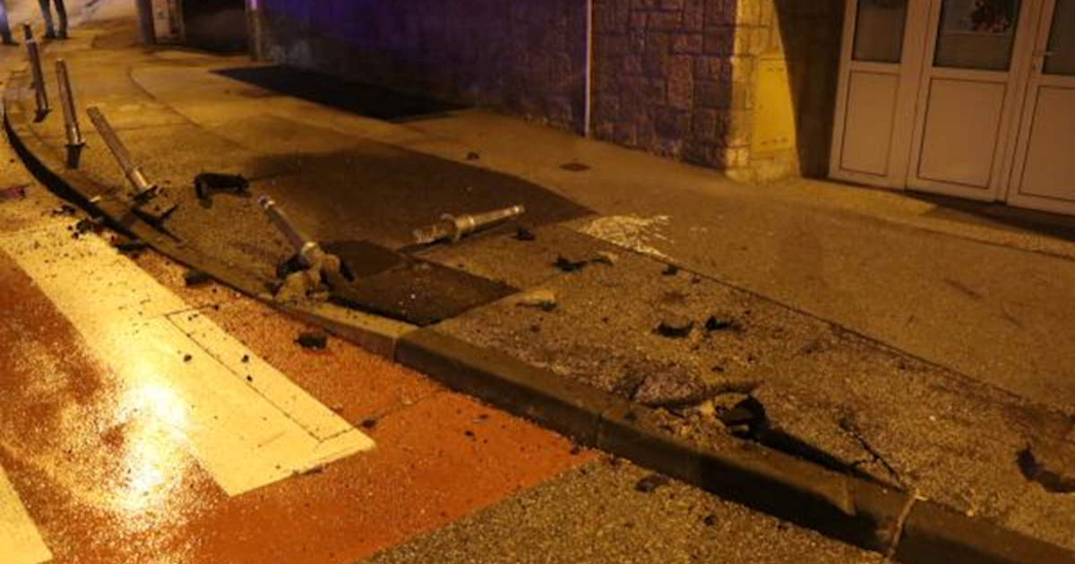 FOTO Pijan autom naletio na stupiće u Zagrebu