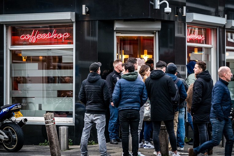 Nizozemci opet mogu kupovati travu, otvaraju se coffee shopovi