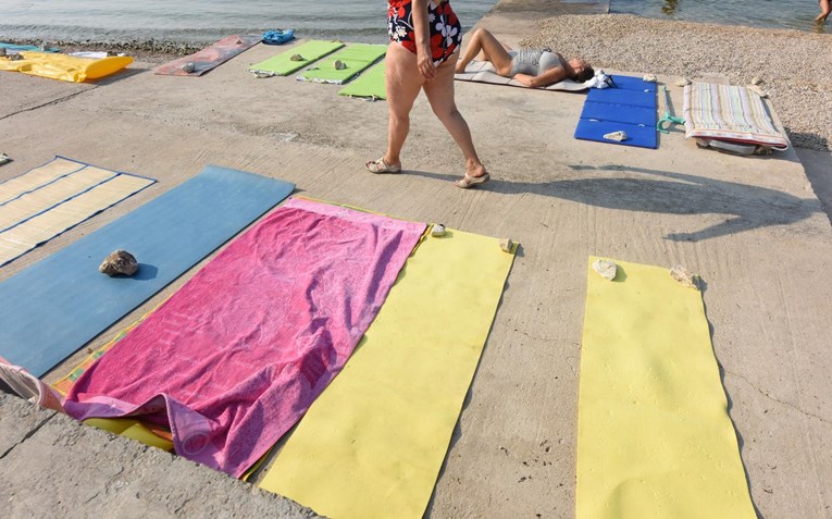 U Tribunju pokupili sve ručnike za rezervaciju plaže: "Uz njih vas čeka i uplatnica"