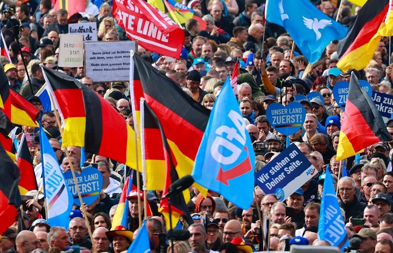 Sve veći prosvjedi protiv sankcija u Njemačkoj, prosvjednici nosili ruske zastave