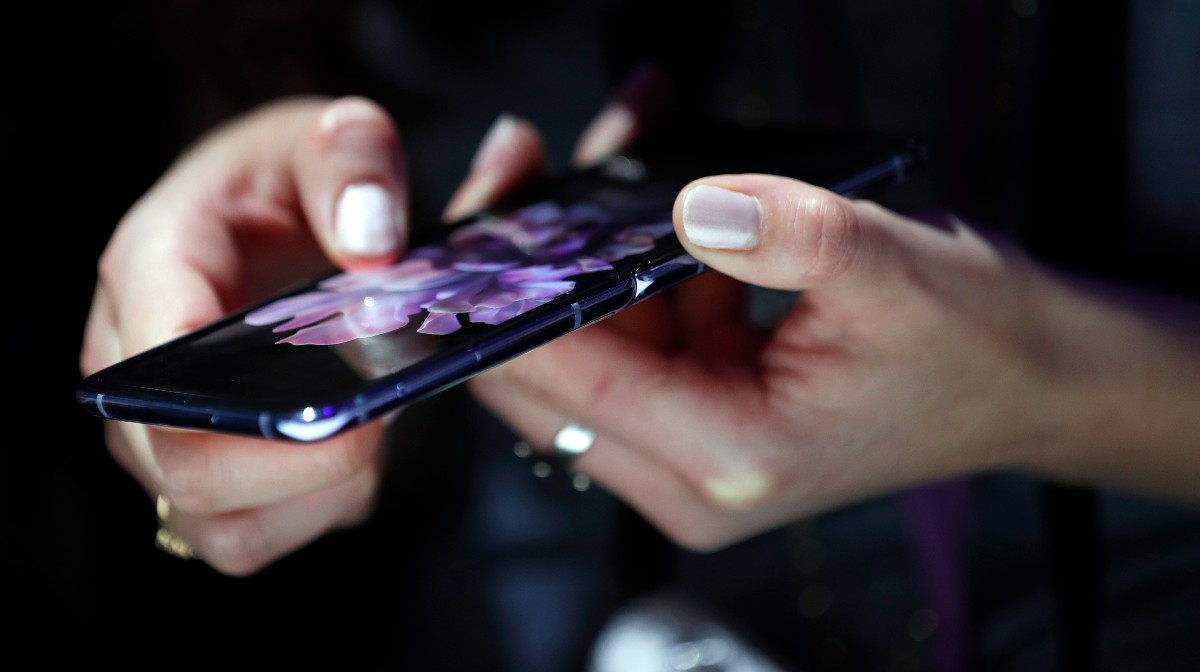 Povijesni pad isporuke mobitela u odnosu na lani, očekuje se i pad proizvodnje