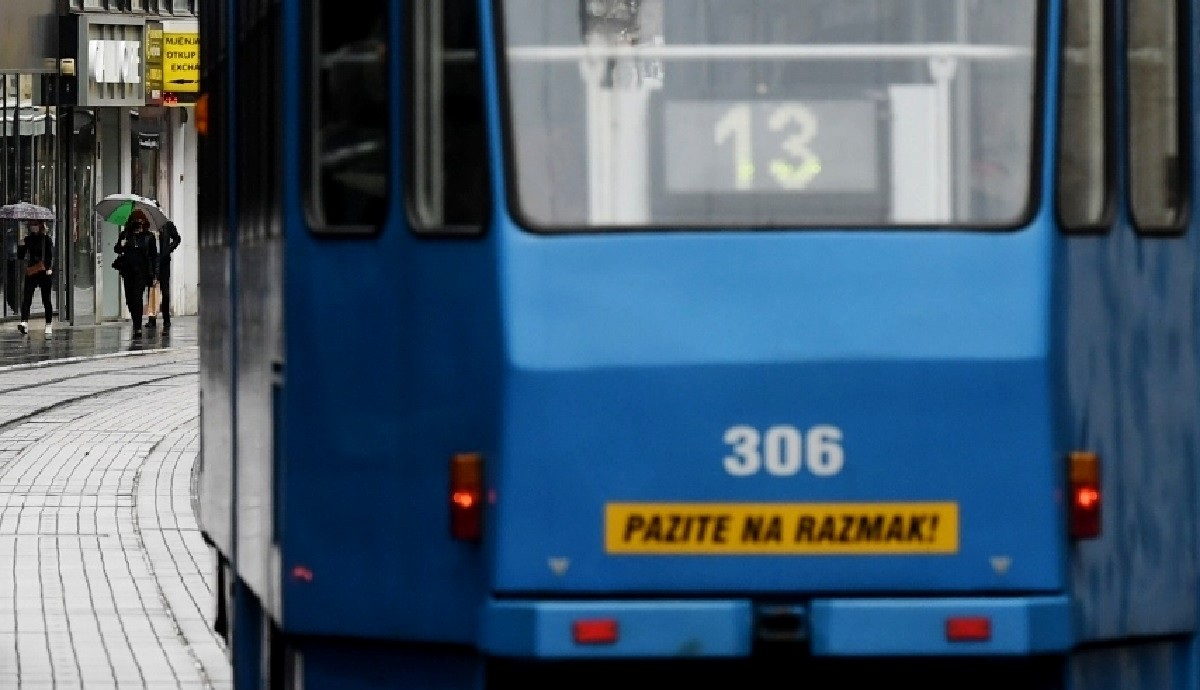 U Zagrebu tramvaj udario curicu na zebri, završila je u bolnici