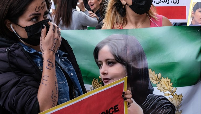 Iranska paravojska: U Iranu od početka prosvjeda više od 300 mrtvih