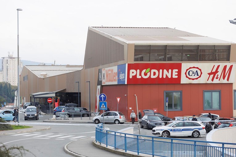 Ugašen požar u riječkom Zapadnom trgovačkom centru