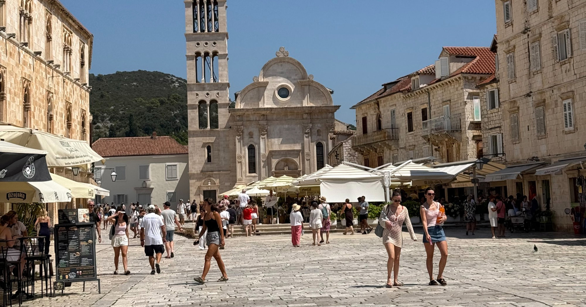 UŽIVO Vodimo vas na Hvar, pogledajte kako ljudi trenutno tamo uživaju