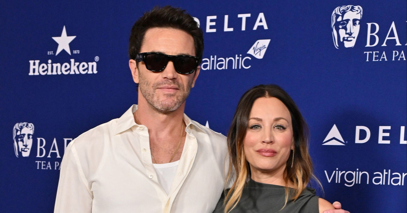 Kaley Cuoco istaknula trudnički trbuh, pozirala sa zaručnikom u Beverly Hillsu