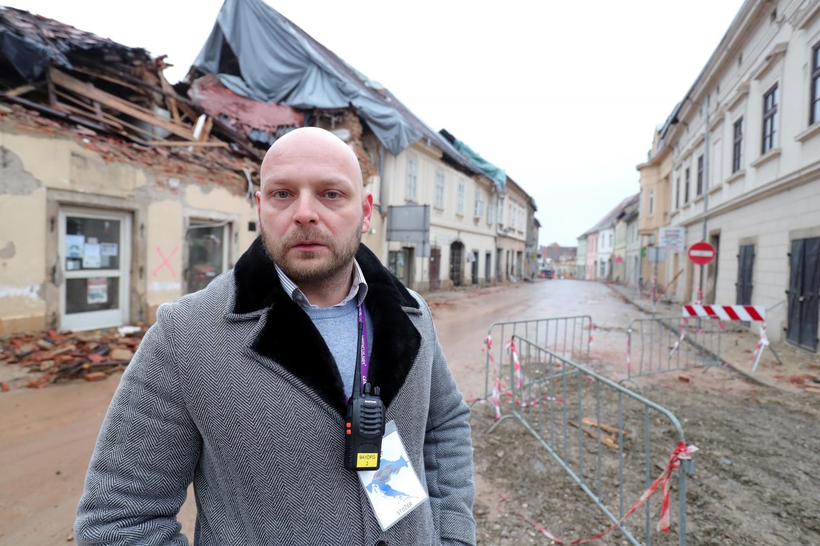 Šef stožera Petrinje: Normalno da se privatno ljudi bolje organiziraju, ovo je RH