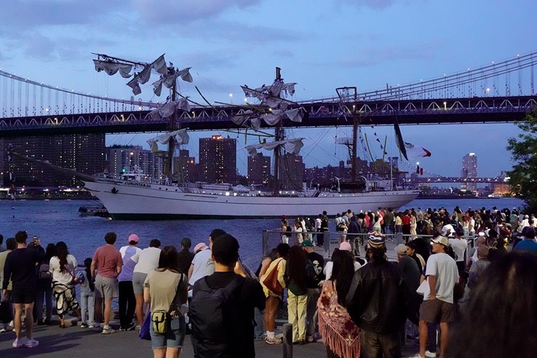 Brod meksičke mornarice udario u Brooklyn Bridge, najmanje 2 mrtvih, 19 ozlijeđenih