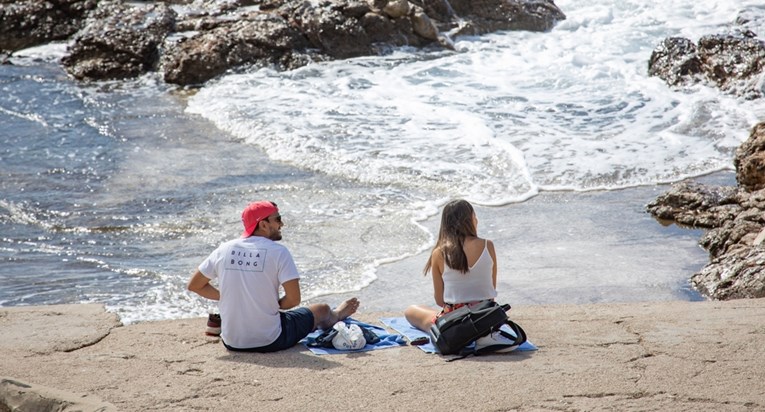 Mogle bi vas iznenaditi fotke koje su danas nastale na plaži u Dubrovniku