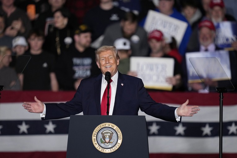 Trump uoči međuizbora raspustio neovisno izborno povjerenstvo. "Želi izazvati kaos"