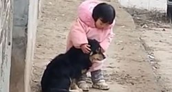 Djevojčica u preslatkom videu zaštitila uši psa da se on ne bi prepao zvukova petardi