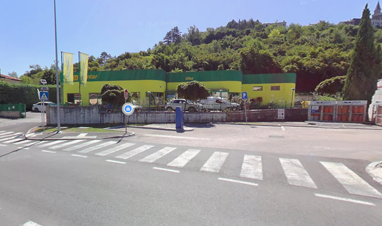 Vozio pijan u Buzetu pa se zabio u pješaka