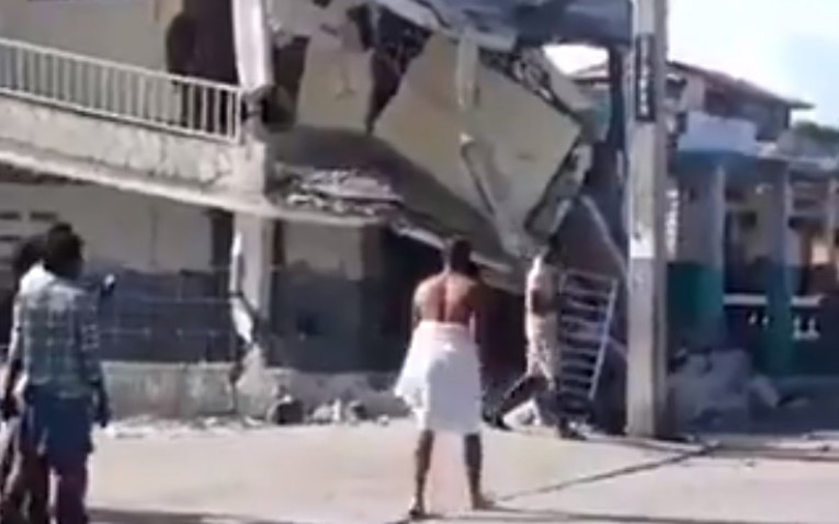 Stižu fotografije i snimke razornog potresa na Haitiju