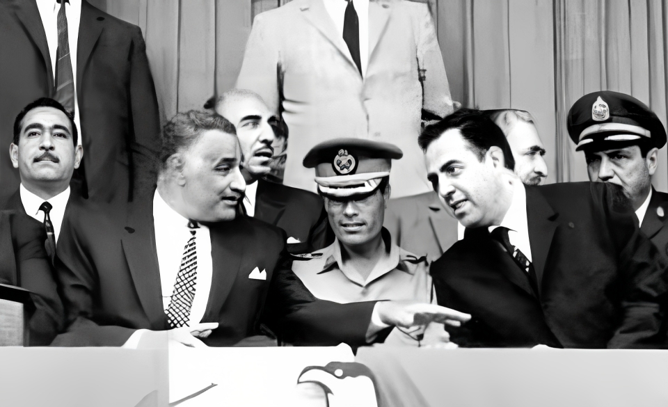 Imao je 27 godina, srušio je kralja. Stvorio je jedan od najbizarnijih režima