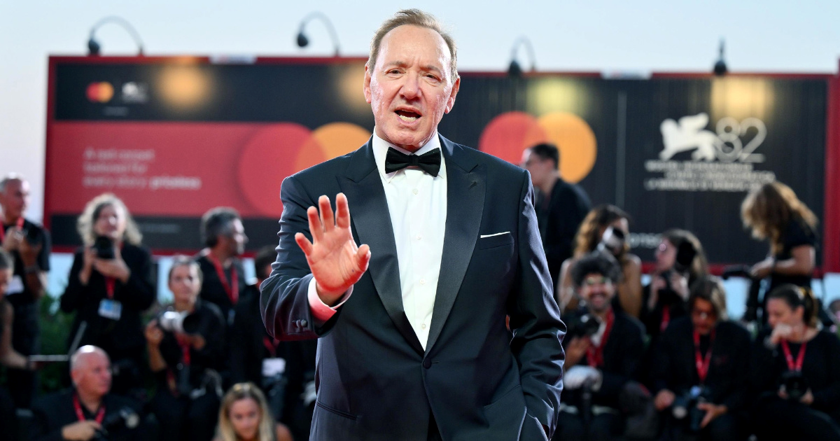 Kevina Spaceyja očekuje novo suđenje u Britaniji u listopadu 2026.