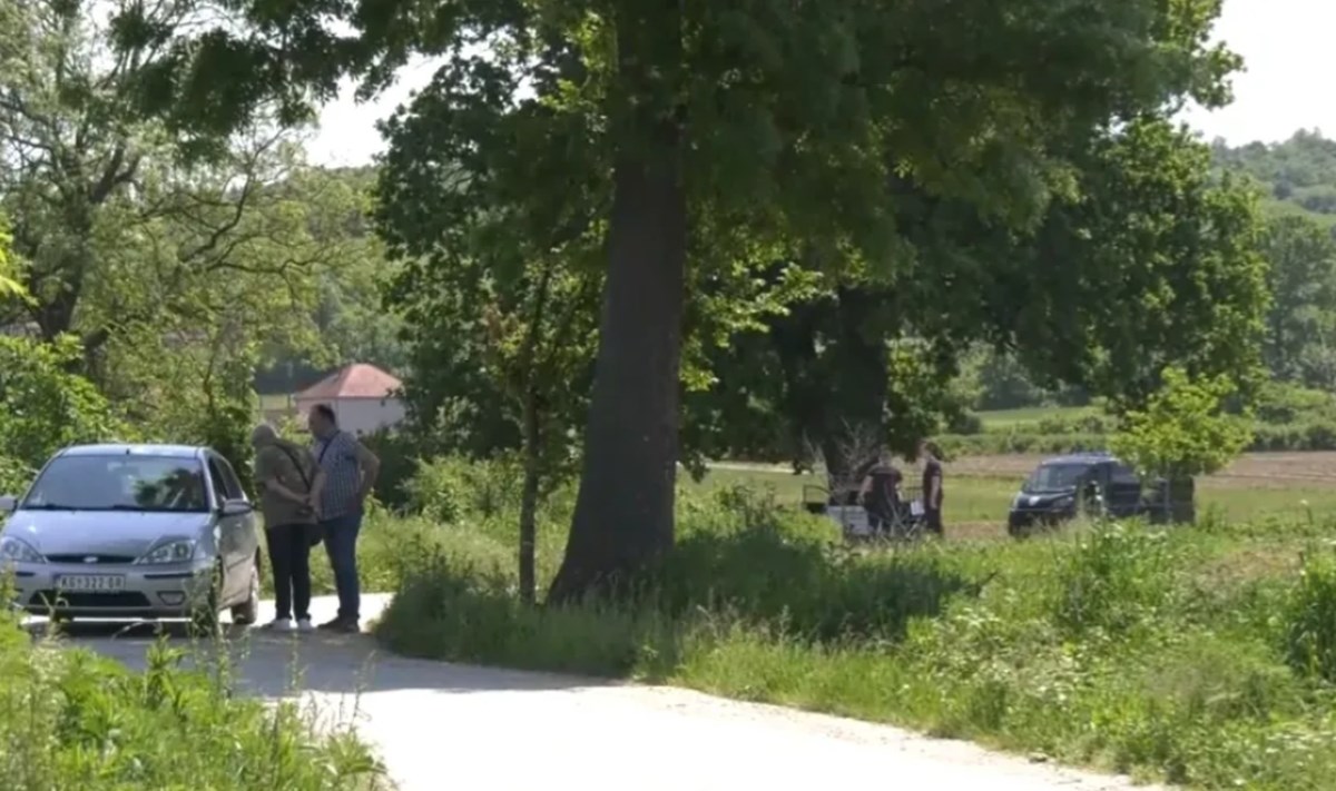 Zaklao suprugu u automobilu u Kragujevcu. Našli ga s nožem u vratu