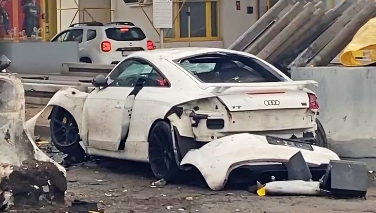 VIDEO Audi TT se zabio u naplatne na A2 kod Zaprešića. Poginuo mlađi muškarac