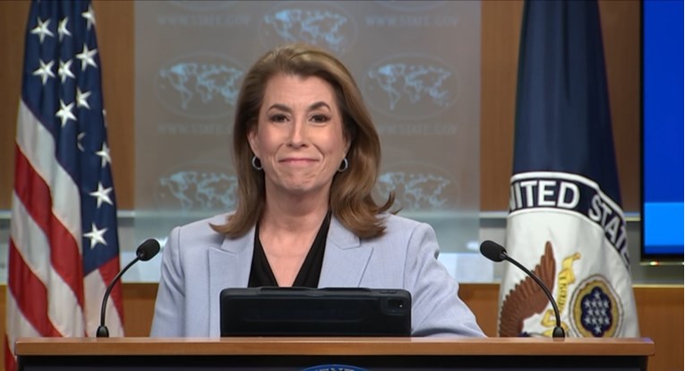 VIDEO Ovo je trenutak kad je glasnogovornica saznala za smjenu Trumpova savjetnika