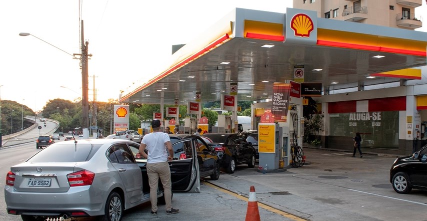 Tisuće vozača iz EU toči gorivo na ovoj benzinskoj pumpi unatoč cijenama. Evo zašto