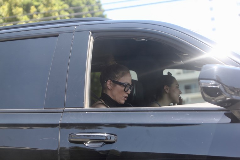 Jennifer Lopez privukla pažnju tijekom vožnje Los Angelesom, djelovala je nervozno