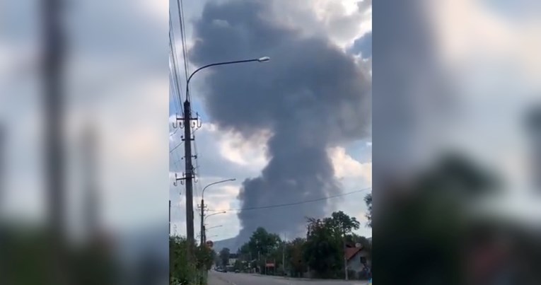 Na zapadu Ukrajine puknuo naftovod, izbio veliki požar