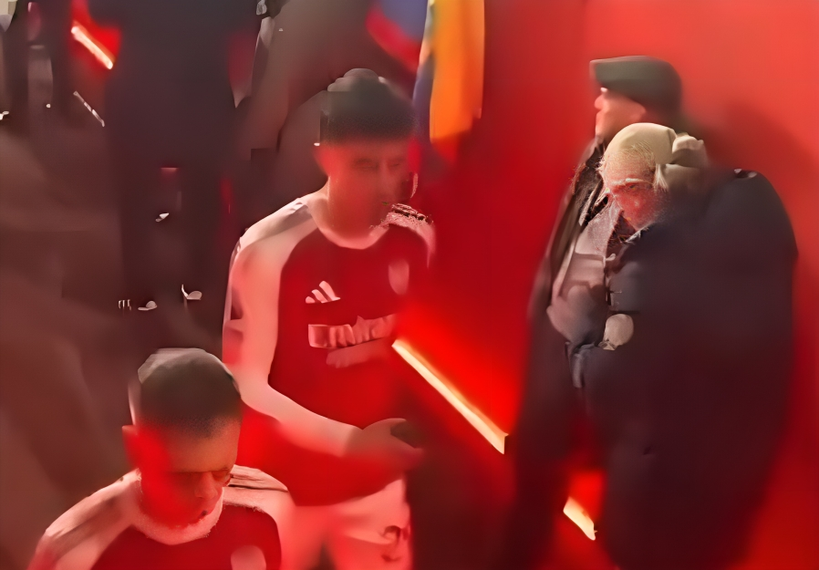 Bivši napadač kritizirao igrače Arsenala zbog snimke ignoriranja klupskih legendi