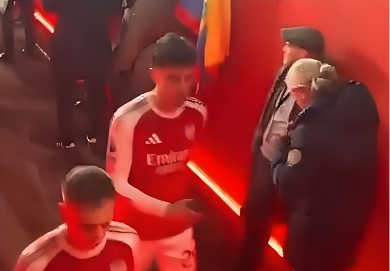 Bivši napadač kritizirao igrače Arsenala zbog snimke ignoriranja klupskih legendi