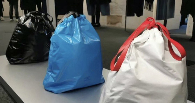 Balenciaga prodaje torbe koje izgledaju kao vreće za smeće za 13 tisuća kuna