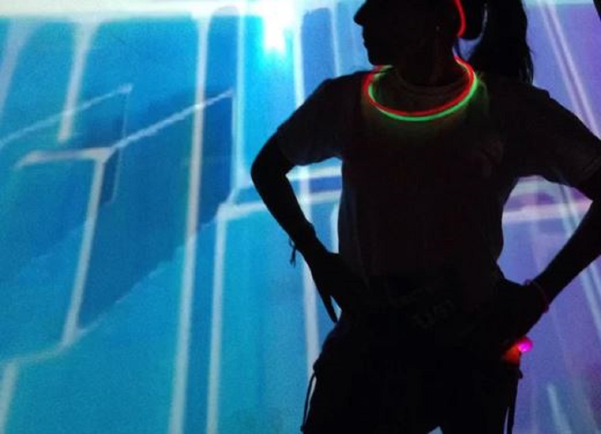 Fotka žene s partyja mnoge nasmijala zbog 18+ optičke iluzije