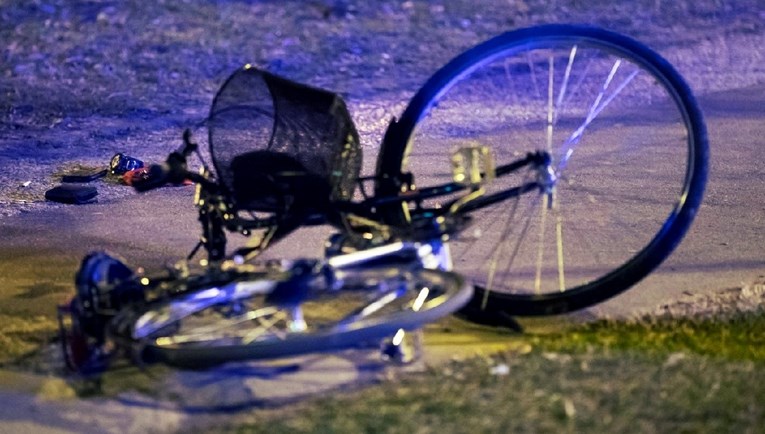 Kod Našica poginula biciklistica, na nju naletio auto iz drugog smjera