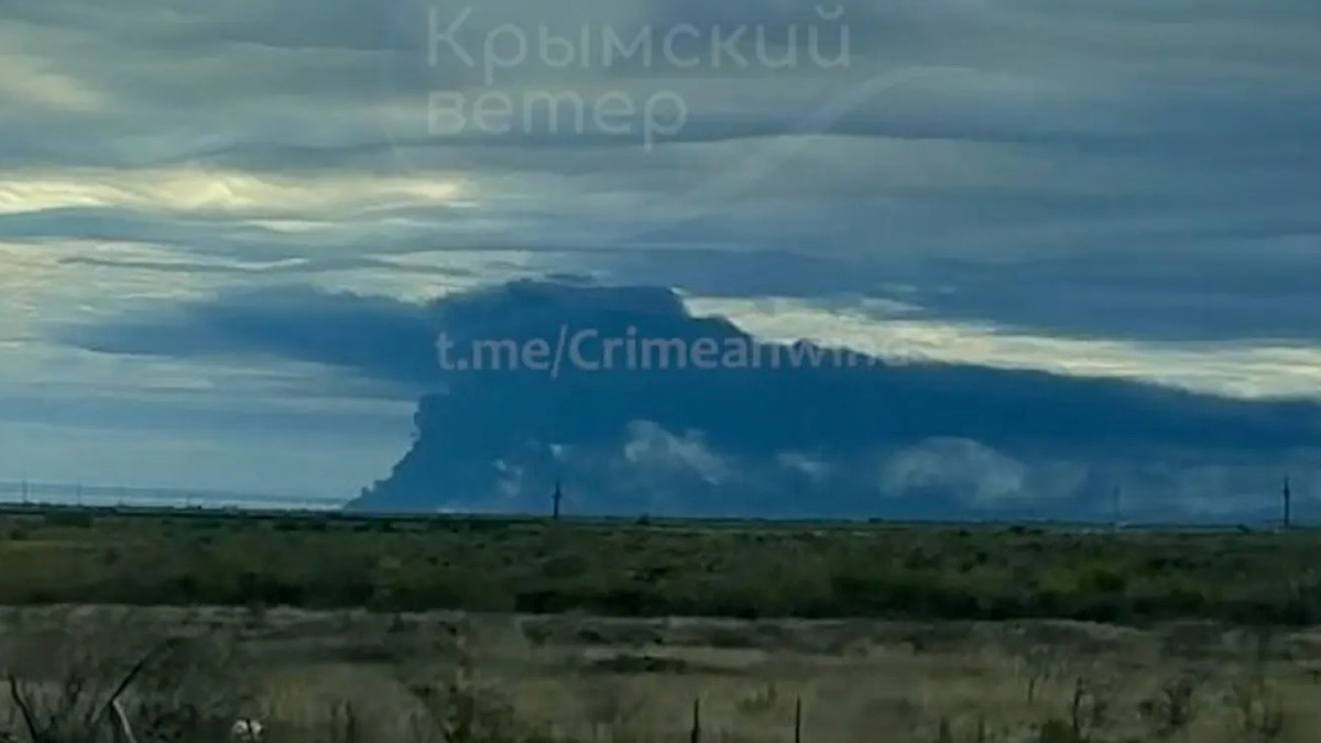 Najveće rusko skladište nafte na Krimu i dalje gori. Ukrajinci su ga napali jučer