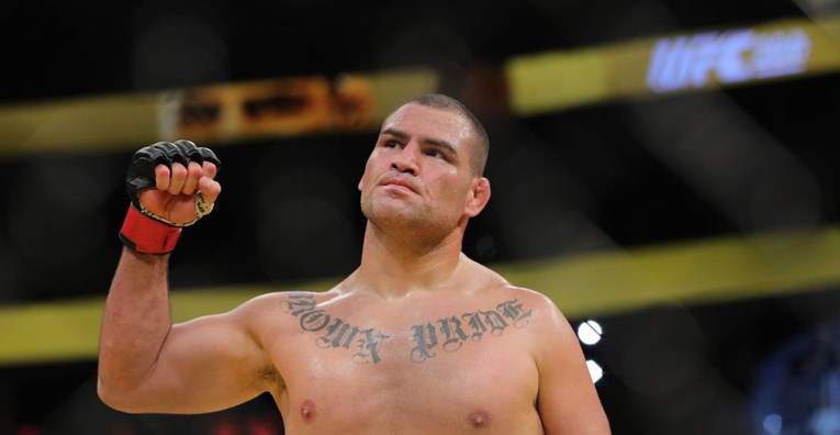 Bivši teškaški prvak UFC-a uskoro će u Meksiku debitirati kao kečer