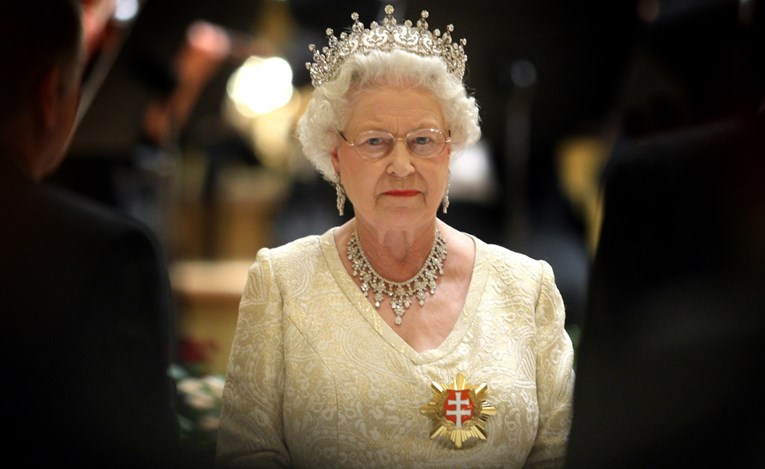 Britanska kraljica danas će se obratiti javnosti zbog koronavirusa
