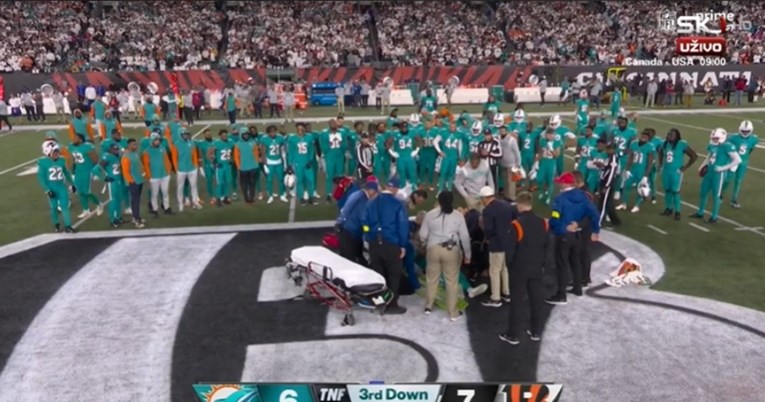 VIDEO Quarterback udario glavom u travnjak. Završio je u bolnici