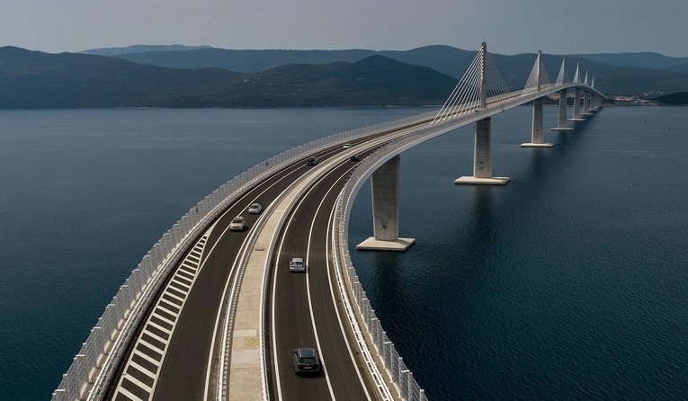 Hrvatske ceste: Pelješki most do sada prešlo preko 652.000 vozila, nije bilo nesreća