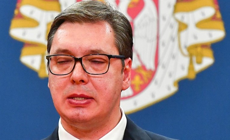 Vučić zabranjuje Srbima i da šeću pse tijekom zabrane: Šećite ih u 5 ujutro i u 15 h