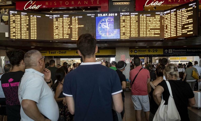 Zbog požara na željeznici u Firenci nastao kaos, 25 linija otkazano